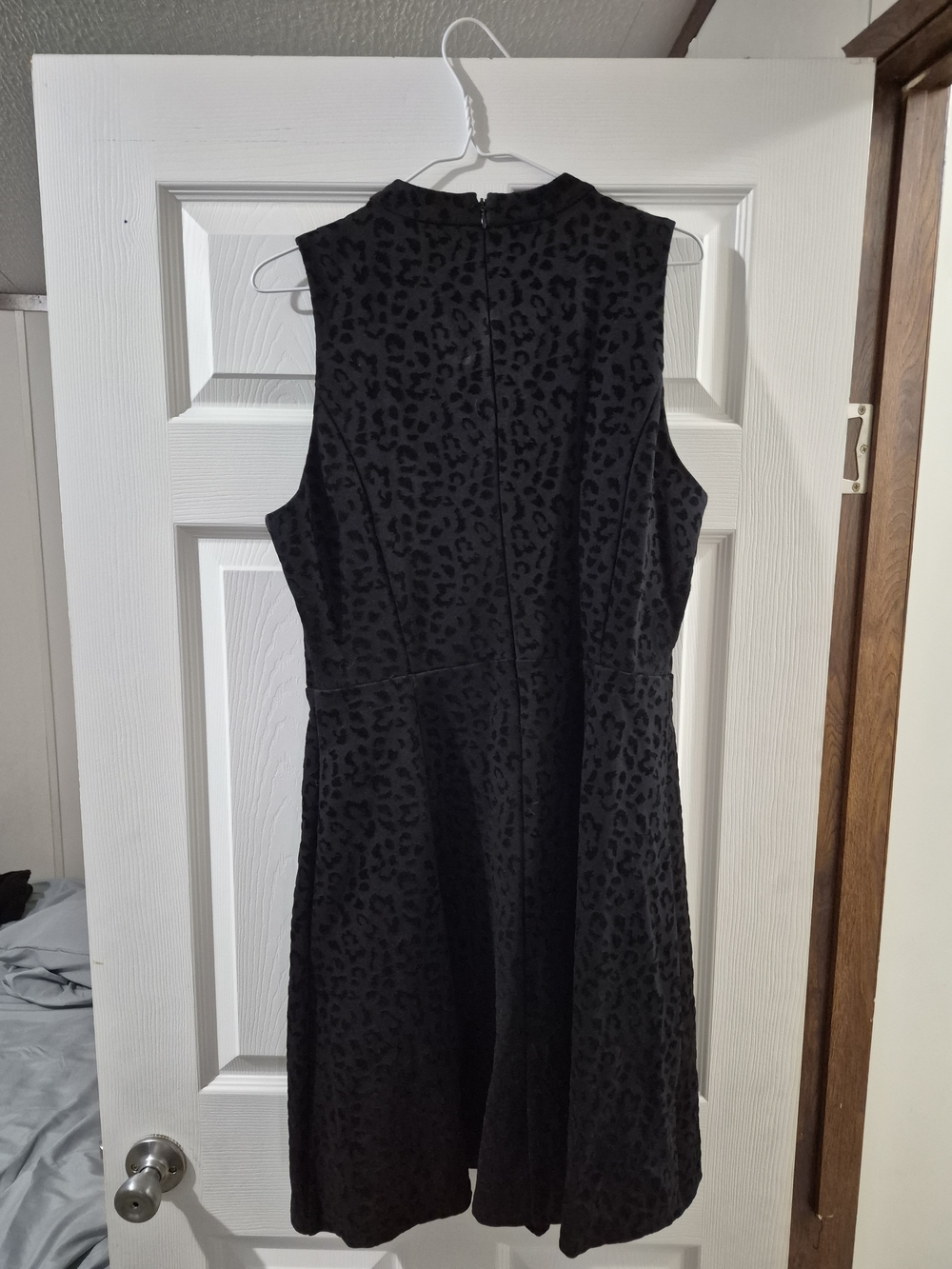 Versona Black Sleeveless Keyhole A-Line Dress - Picture 12 of 16
